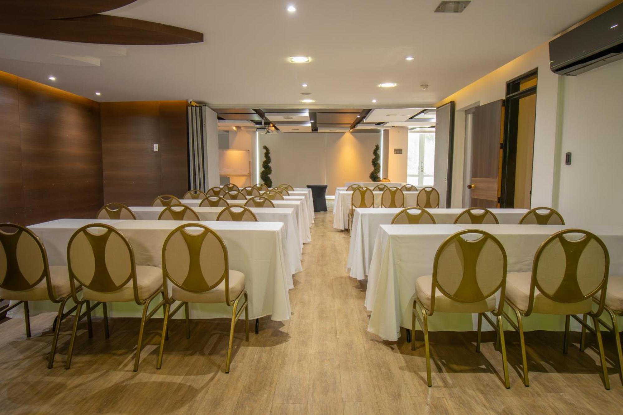 San Simon Hotel Pereira By Soratama Exteriör bild Meeting room