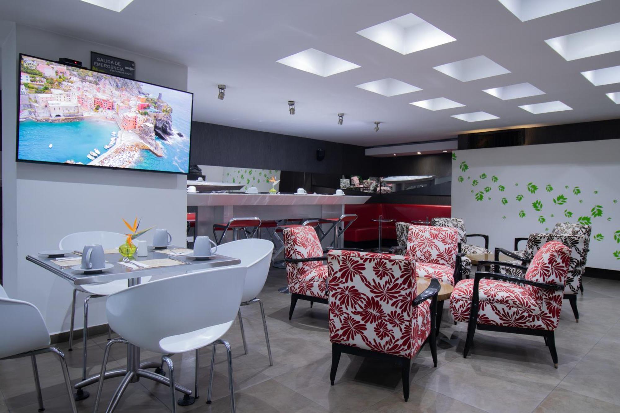 San Simon Hotel Pereira By Soratama Exteriör bild The lounge at the airport